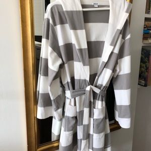 DKNY hooded robe with tie